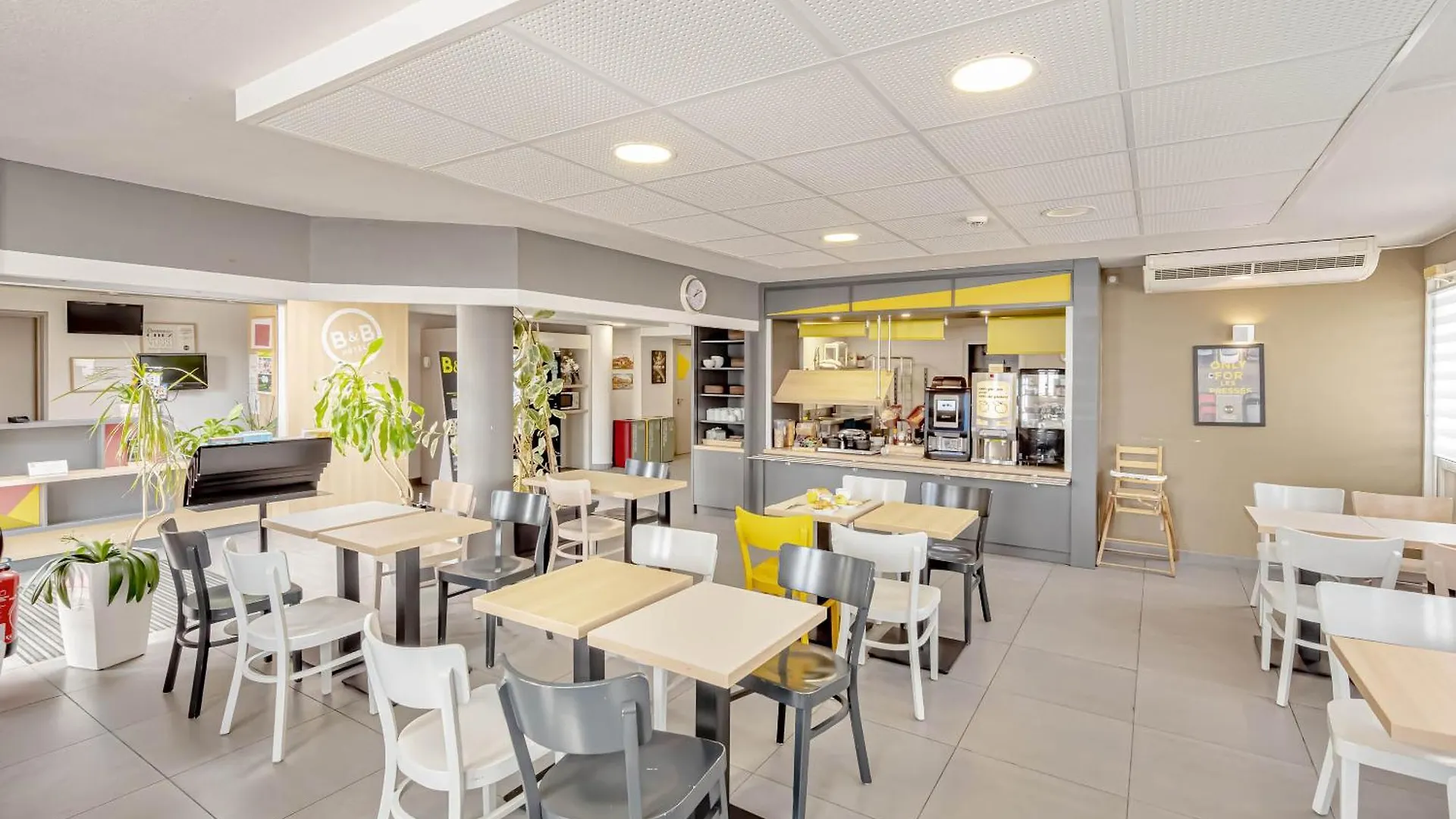 B&B Hotel Brignoles 2*,