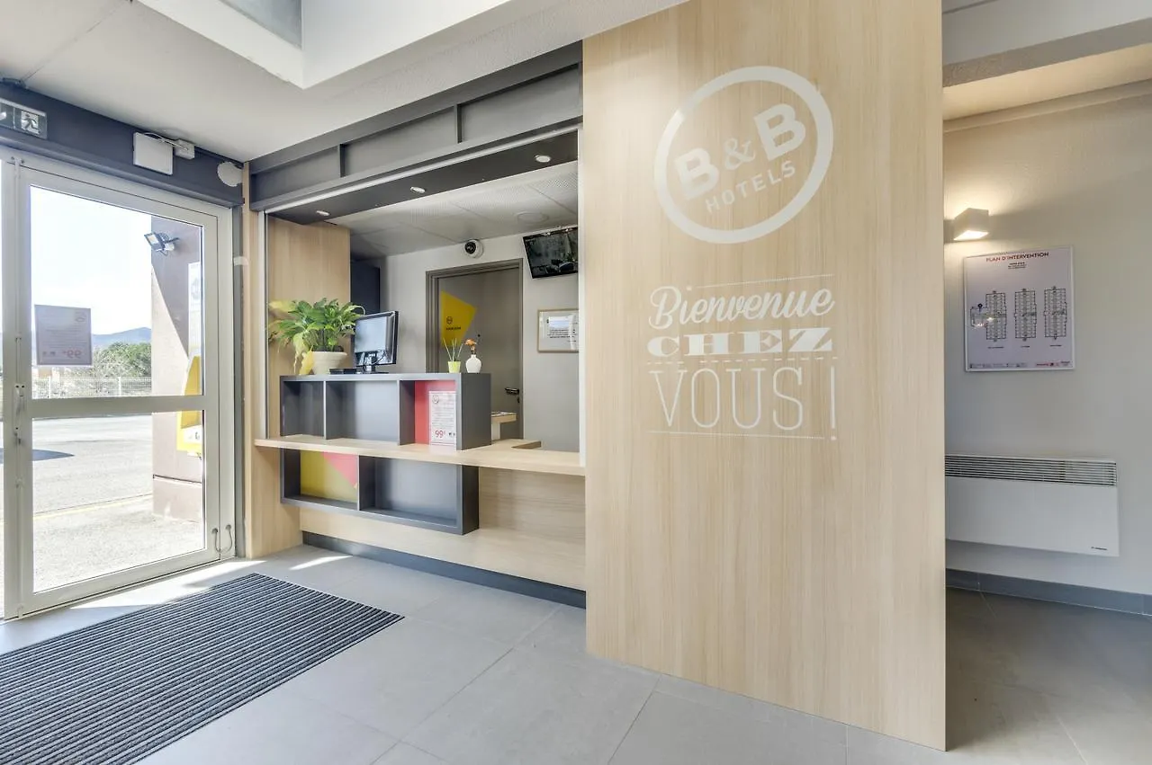 B&B HOTEL Brignoles 2*,