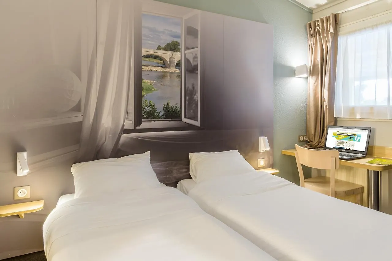B&B HOTEL Brignoles 2*,